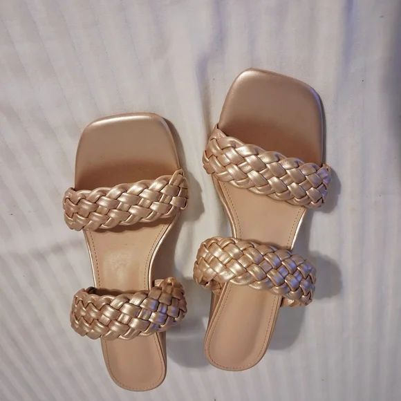 Gold Sandals With Braided Strap - Picture 2 of 9